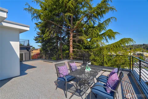 $1,098,000 | 627 West Emerson Street, Seattle, WA 98119