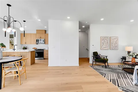 $1,098,000 | 627 West Emerson Street, Seattle, WA 98119