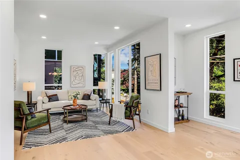 $1,098,000 | 627 West Emerson Street, Seattle, WA 98119