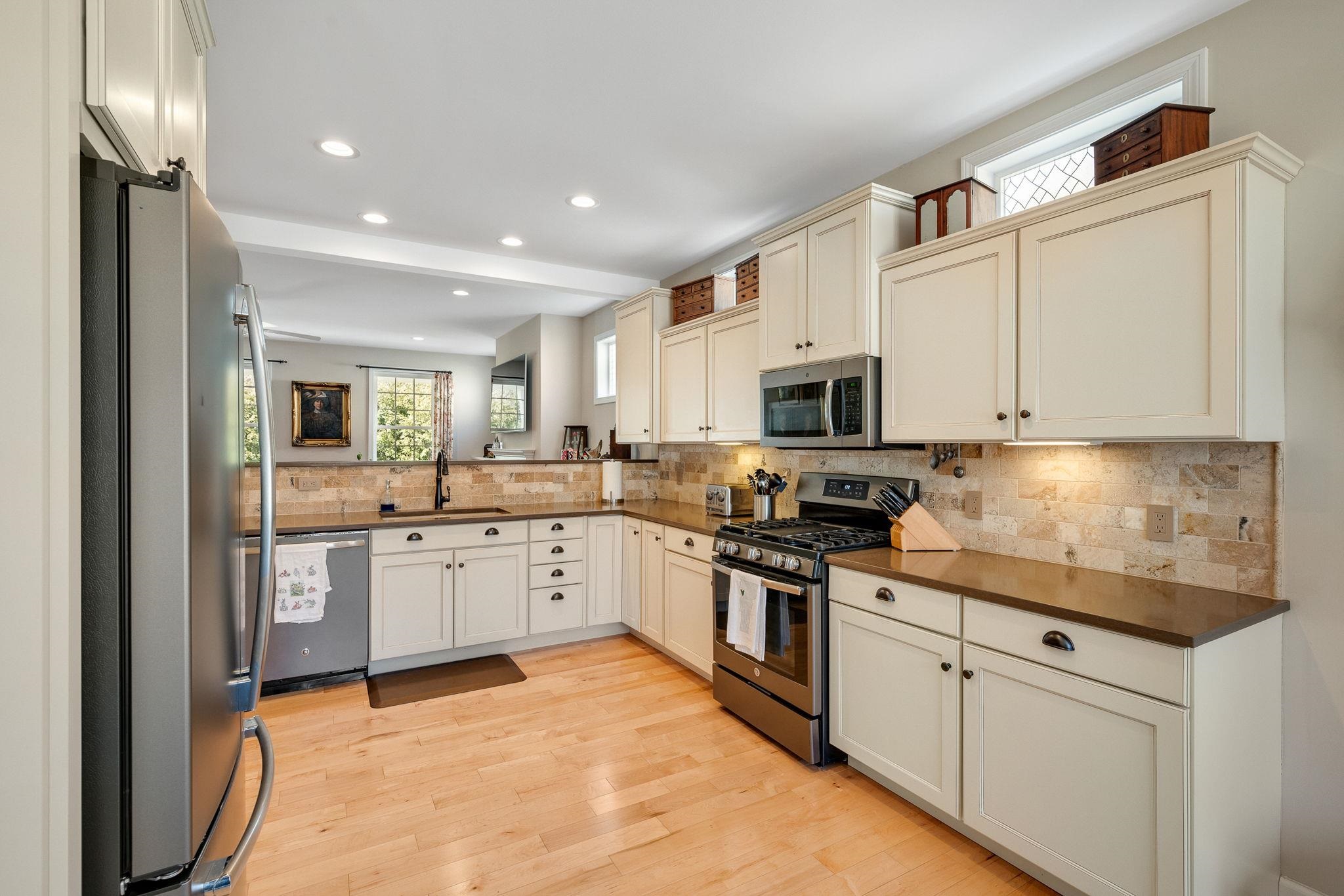 49 Waterlefe Way, Unit 10 Colchester, VT 05446 - Photo 13 of 56