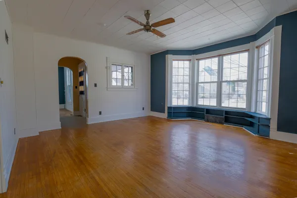 $179,999 | 709 Pennsylvania Avenue, Mendota, IL 61342