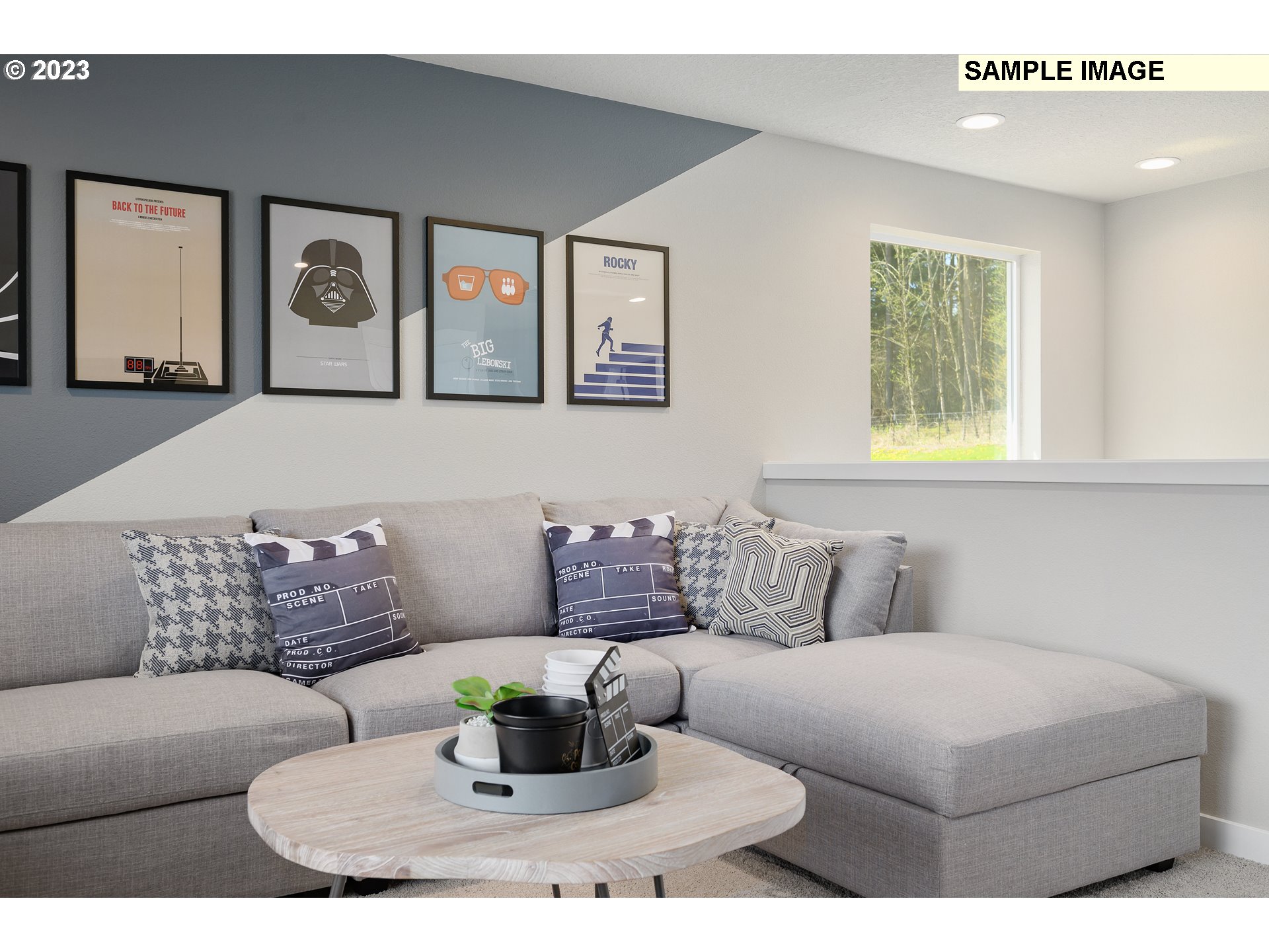 41510 Metolius Avenue, Unit 16 Sandy, OR 97055 - Photo 21 of 40 a living room with furniture and painting on the wall