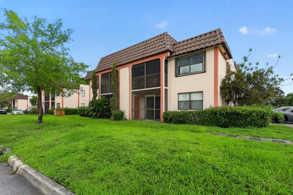 $225,000 | 20805 Northeast 8th Court, Unit 10121, Miami, FL 33179