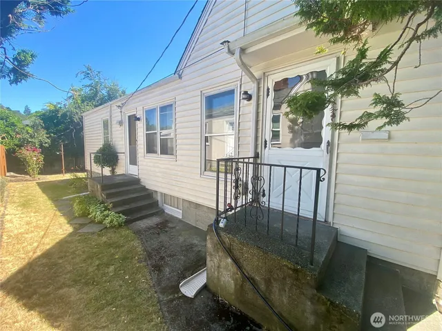 a view of a house with backyard and sitting area