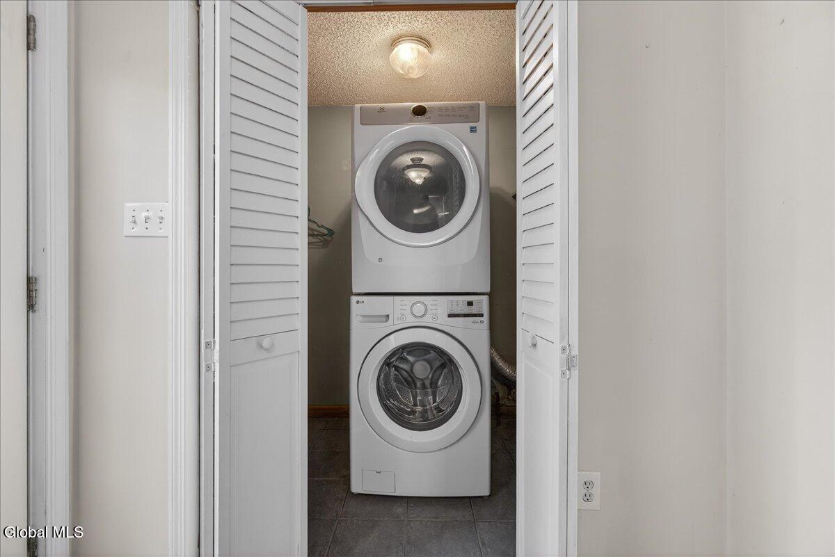 25 Corning Street Colonie, NY 12205 - Photo 18 of 39 12-25 Corning St-12