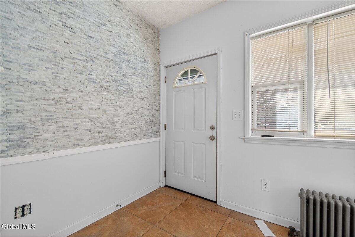 25 Corning Street Colonie, NY 12205 - Photo 9 of 39 03-25 Corning St-3