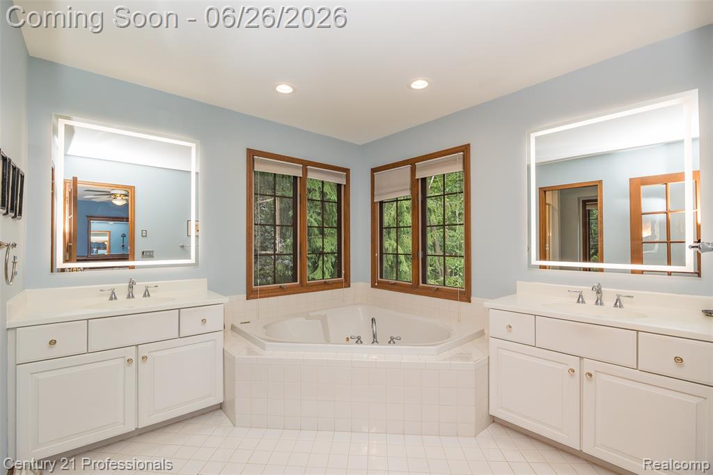 9200 Fox Hollow Road Clarkston, MI 48348 - Photo 14 of 50