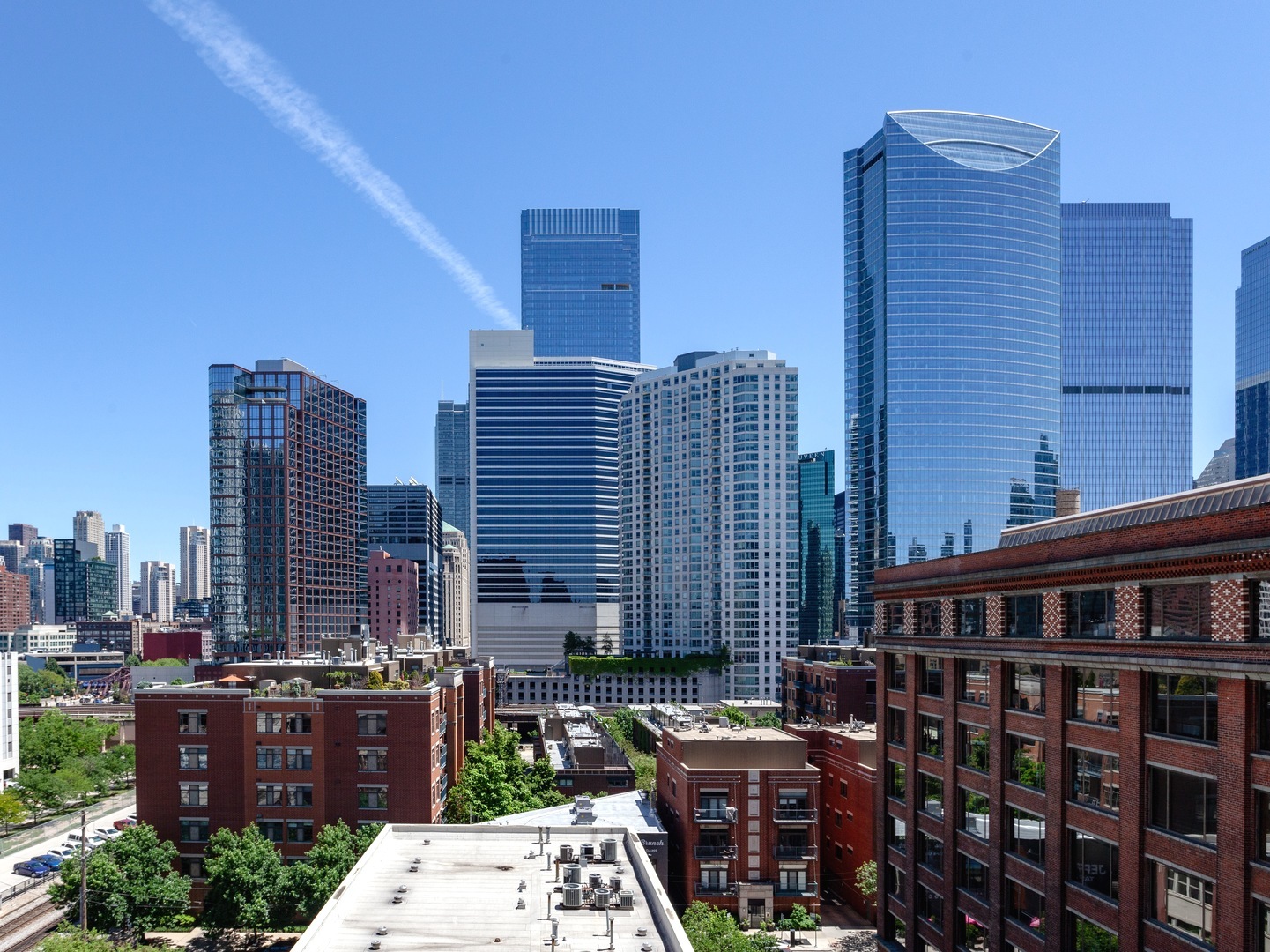 330 North Jefferson Street, Unit 904 Chicago, IL 60661 - Photo 18 of 22 a view of city with tall buildings