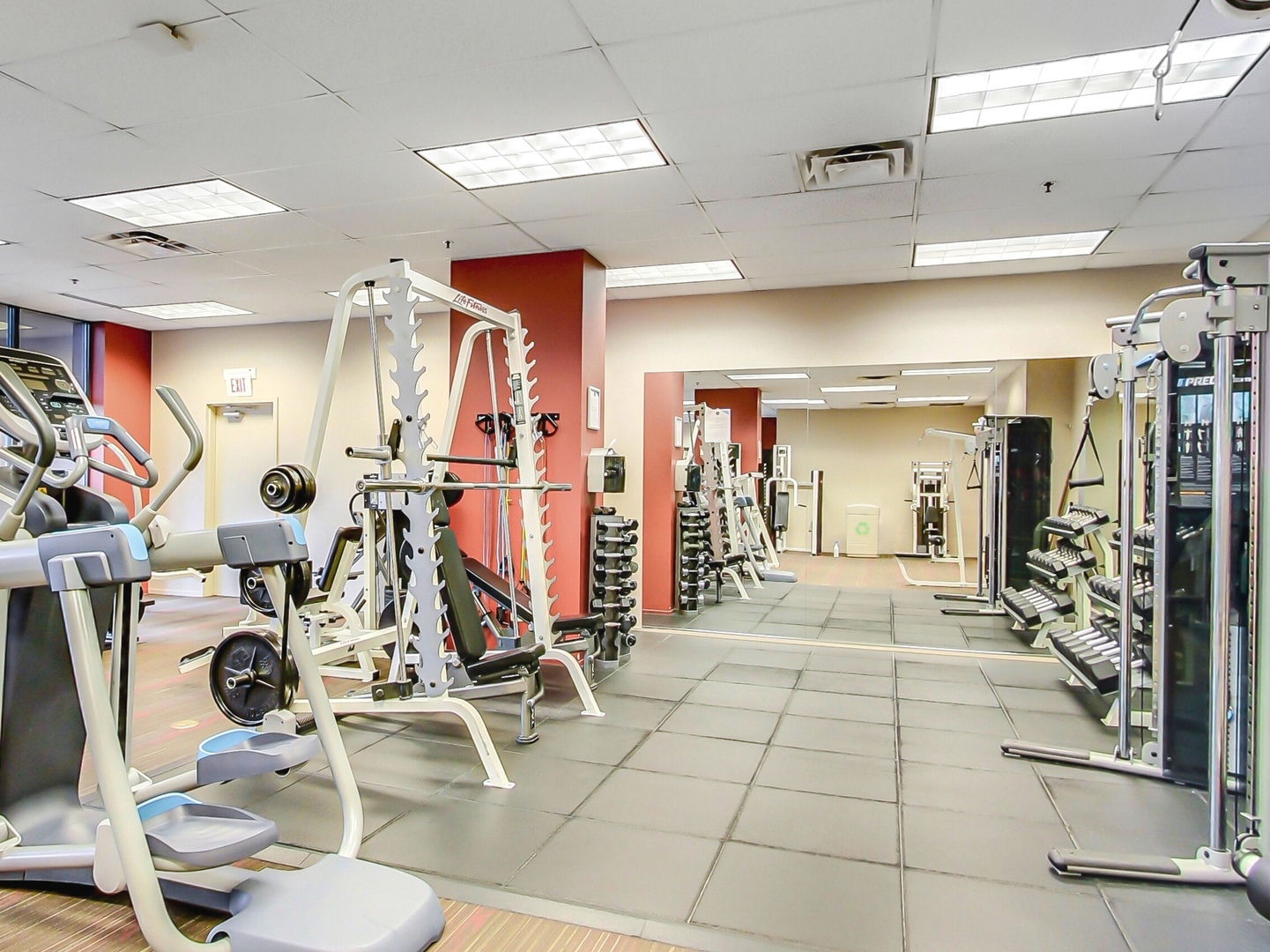 330 North Jefferson Street, Unit 904 Chicago, IL 60661 - Photo 20 of 22 a view of a room with gym equipment