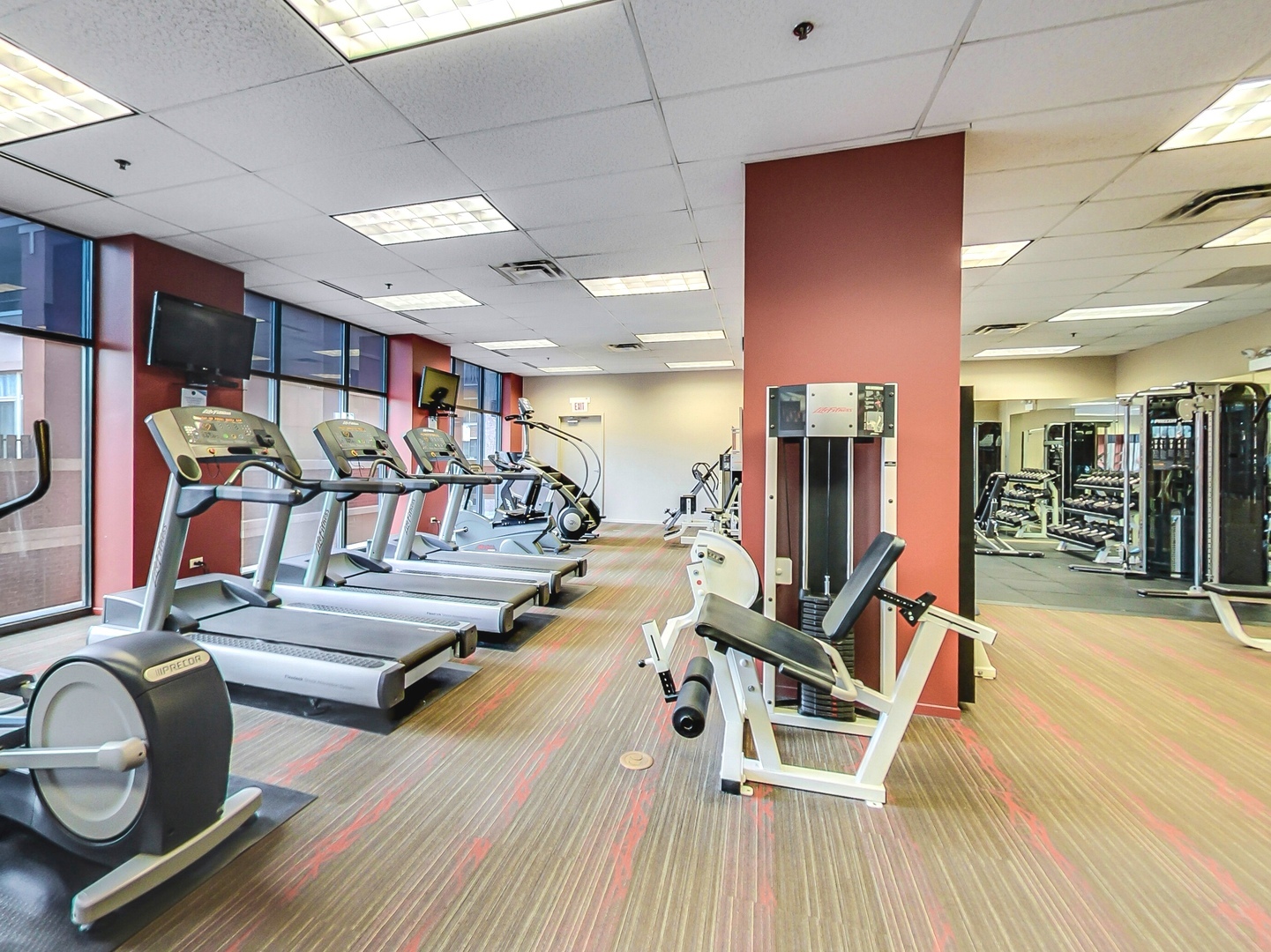 330 North Jefferson Street, Unit 904 Chicago, IL 60661 - Photo 21 of 22 a view of a room with gym equipment