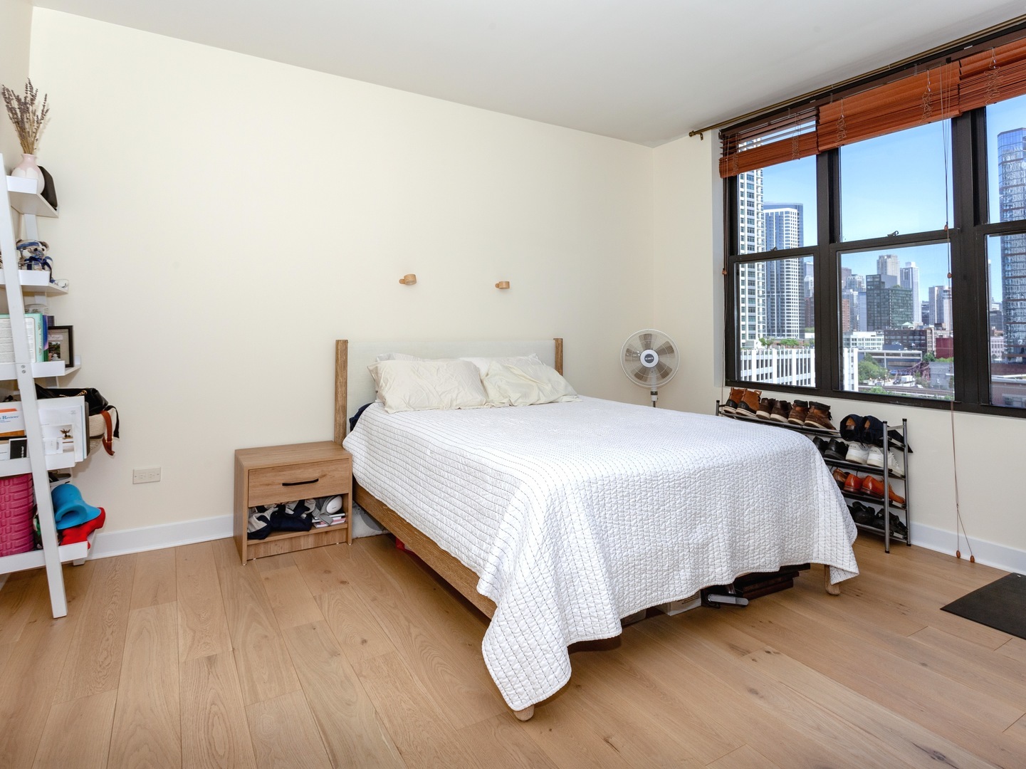 330 North Jefferson Street, Unit 904 Chicago, IL 60661 - Photo 10 of 22 a bedroom with a bed and a window