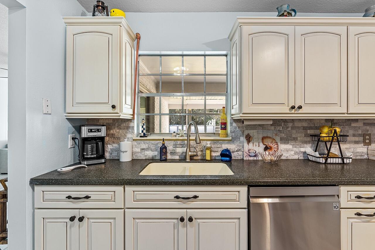 2801 Grove Drive Fort Pierce, FL 34981 - Photo 37 of 49 2801-Grove-Dr-HigMedia-030-1280