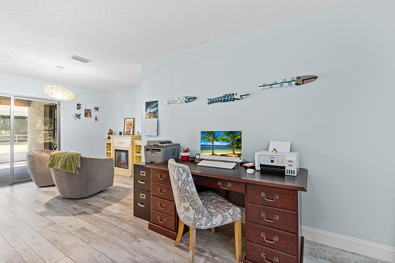 2801 Grove Drive Fort Pierce, FL 34981 - Photo 4 of 49 2801-Grove-Dr-HigMedia-021-1280