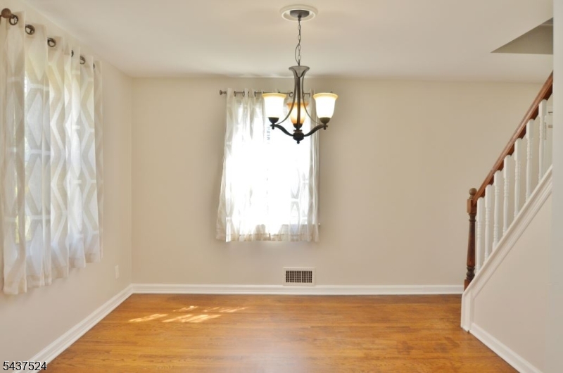 35 Troy Road East Hanover, NJ 07936 - Photo 5 of 20
