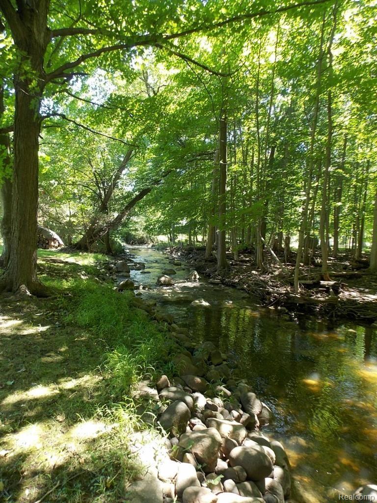 1745 Oakstone Drive Rochester, MI 48309 - Photo 18 of 27 Sargent Creek