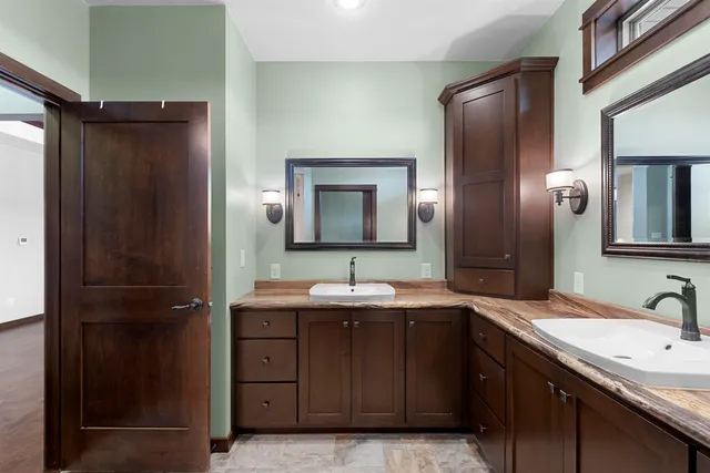 $839,900 | 3200 Gray Hawk Trail, Suamico, WI 54313