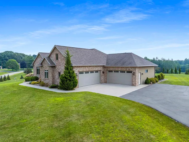 $839,900 | 3200 Gray Hawk Trail, Suamico, WI 54313