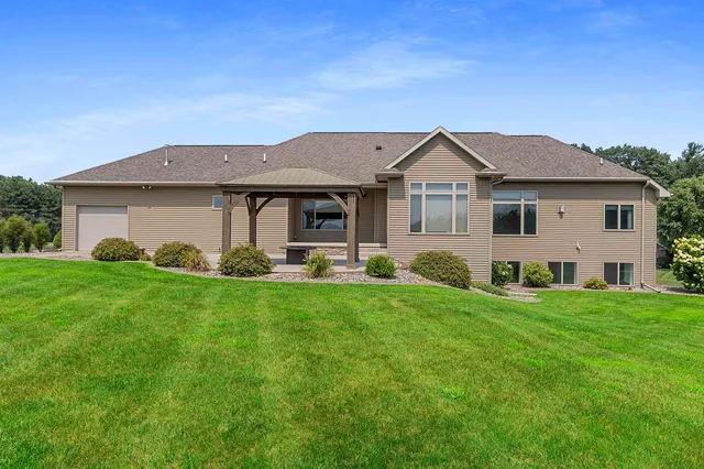 $839,900 | 3200 Gray Hawk Trail, Suamico, WI 54313