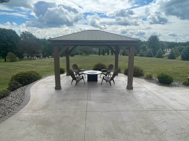 $839,900 | 3200 Gray Hawk Trail, Suamico, WI 54313