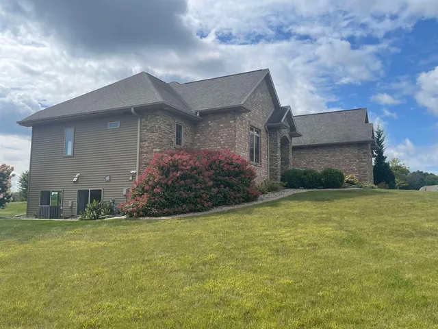 $839,900 | 3200 Gray Hawk Trail, Suamico, WI 54313