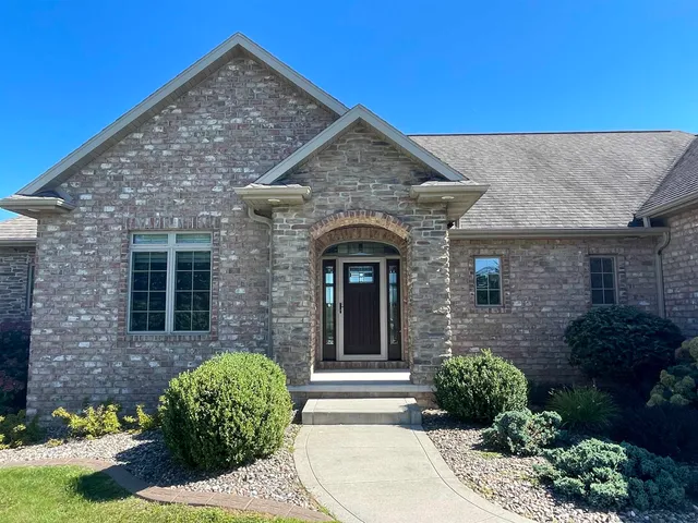 $839,900 | 3200 Gray Hawk Trail, Suamico, WI 54313