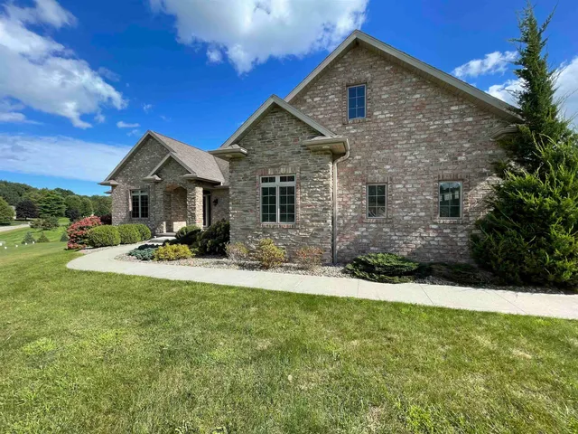 $839,900 | 3200 Gray Hawk Trail, Suamico, WI 54313