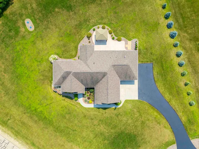 $839,900 | 3200 Gray Hawk Trail, Suamico, WI 54313