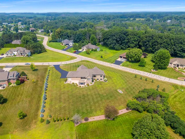 $839,900 | 3200 Gray Hawk Trail, Suamico, WI 54313