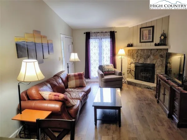 $439,000 | 176 Royal Oaks Drive, Unit 135, Blowing Rock, NC 28605