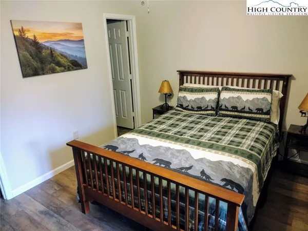 $439,000 | 176 Royal Oaks Drive, Unit 135, Blowing Rock, NC 28605