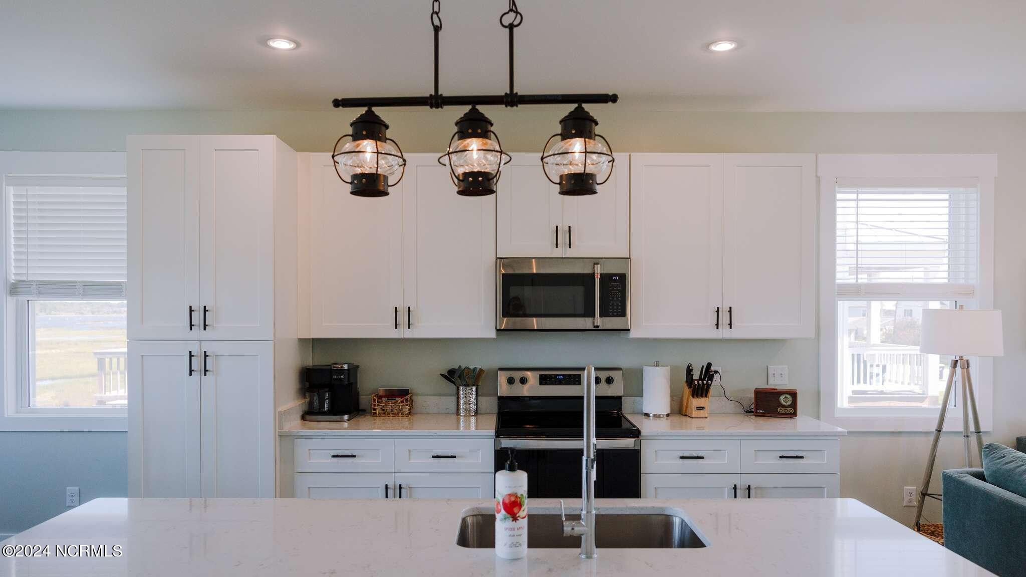 455 Atkinson Point Road Surf City, NC 28445 - Photo 6 of 42 Open kitchen with Island