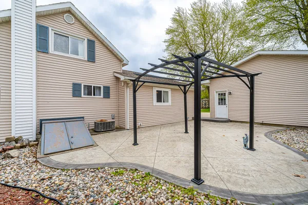 $257,500 | 106 Park Street, Portland, MI 48875