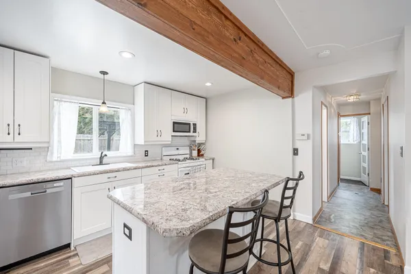 $257,500 | 106 Park Street, Portland, MI 48875