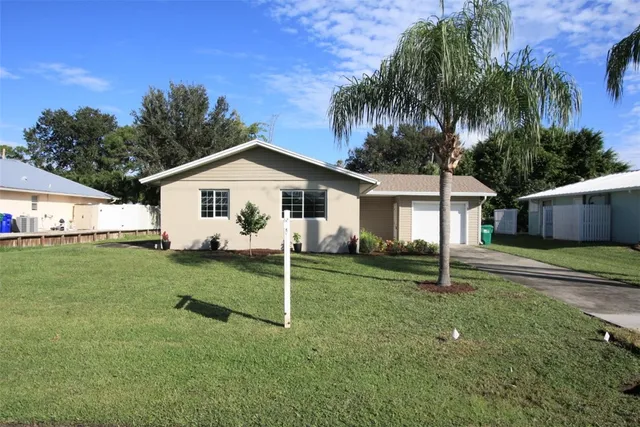 $279,900 | 572 Orange Avenue, Sebastian, FL 32958