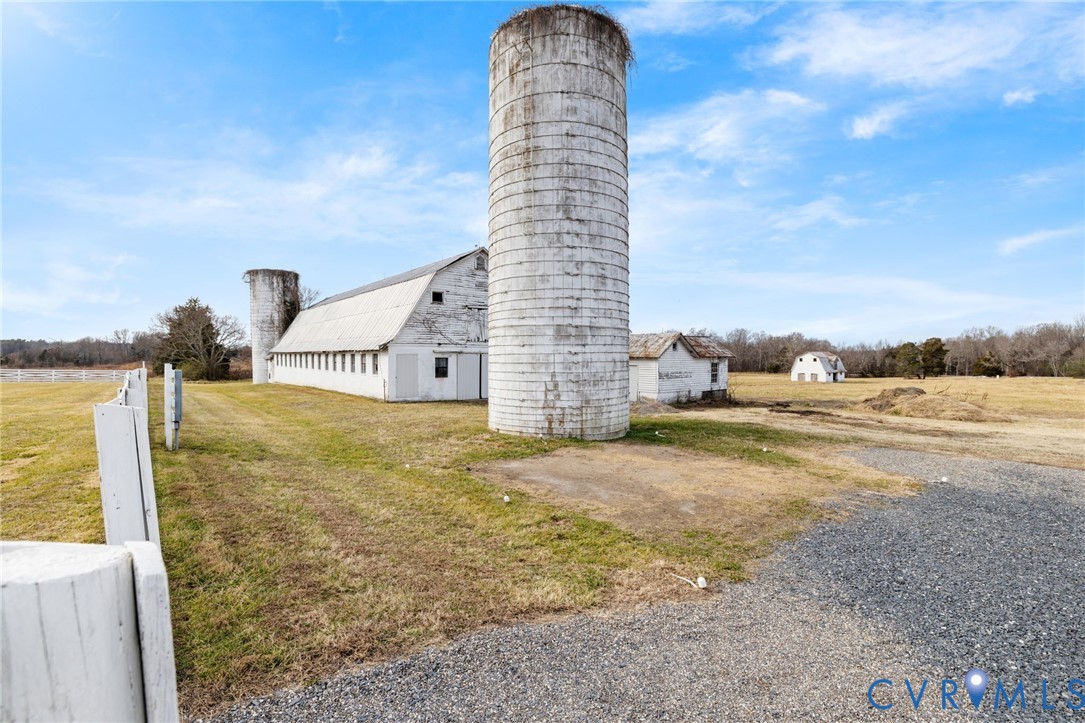 189 Old Buckingham Road Cumberland, VA 23040 - Photo 35 of 50 a view of a dry yard with a sink