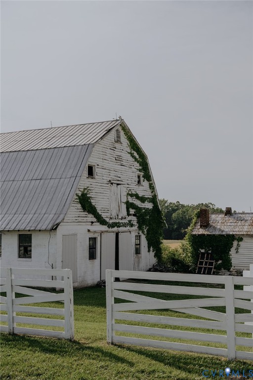 189 Old Buckingham Road Cumberland, VA 23040 - Photo 49 of 50 a front view of a house with a garden