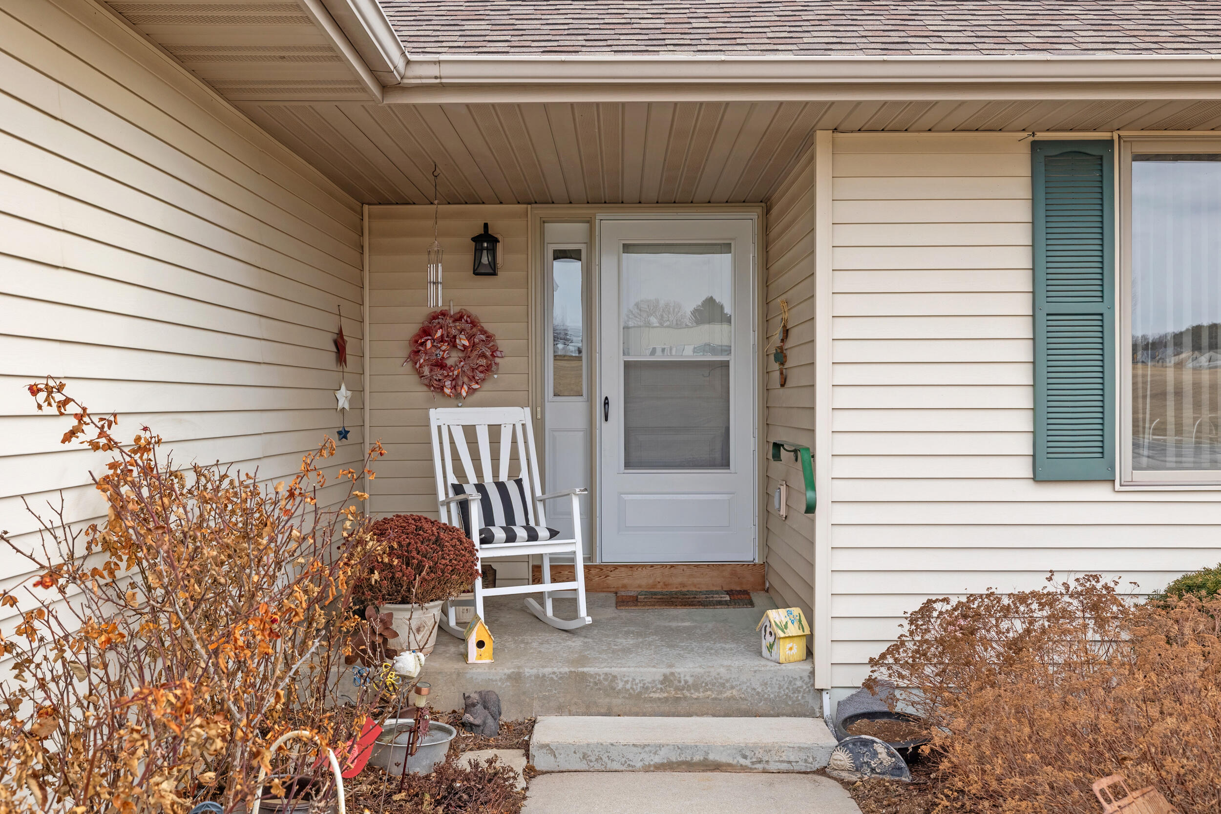 1105 Linden Street, Unit 1107 Cleveland, WI 53015 - Photo 21 of 47 1105 Front Porch