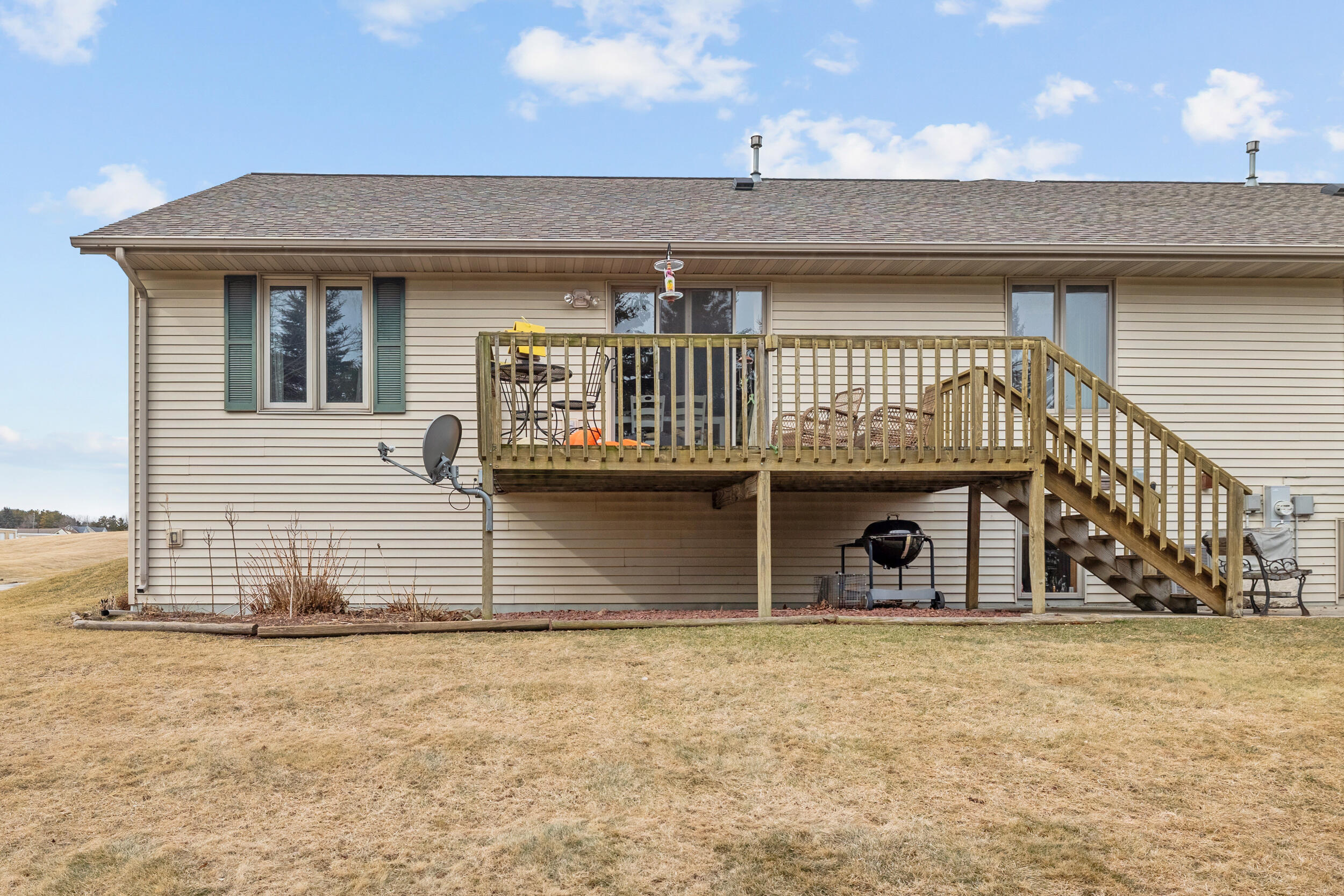 1105 Linden Street, Unit 1107 Cleveland, WI 53015 - Photo 22 of 47 1105 yard