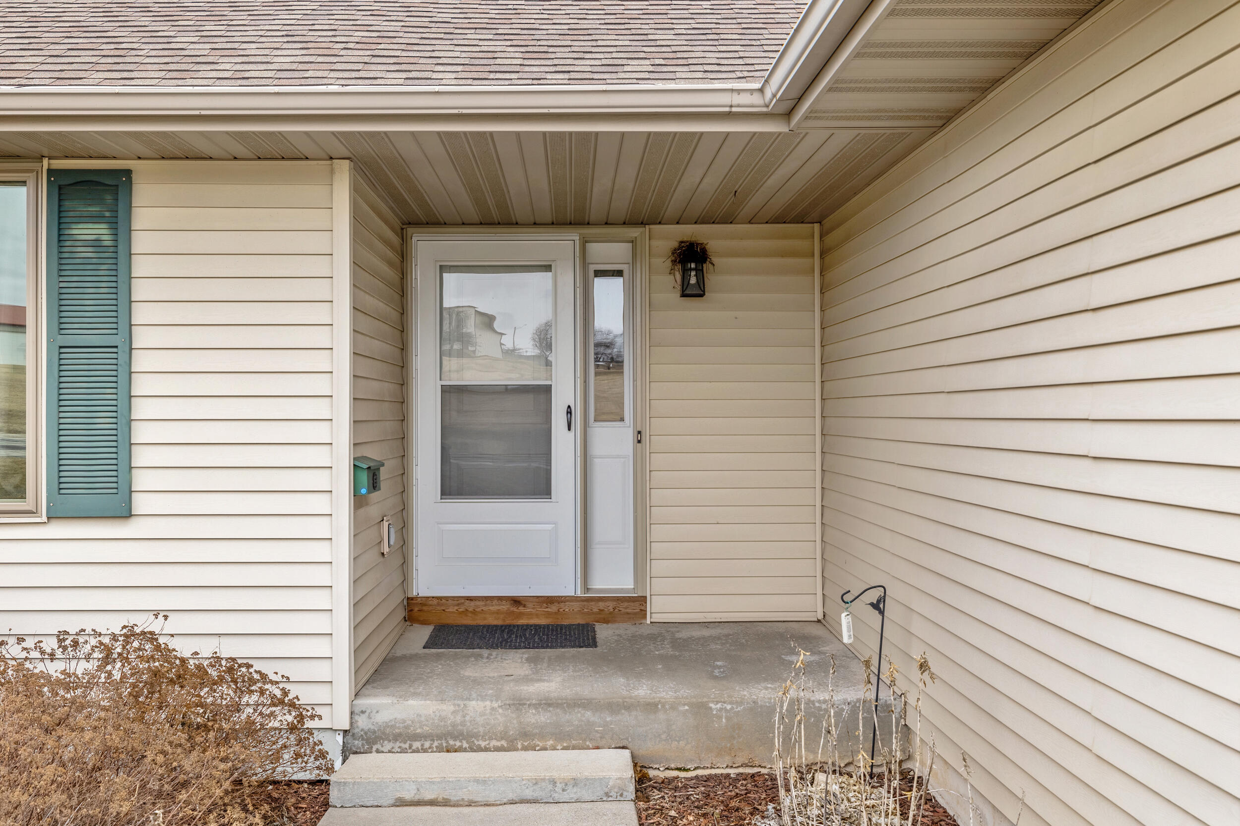 1105 Linden Street, Unit 1107 Cleveland, WI 53015 - Photo 46 of 47 1107 Front porch