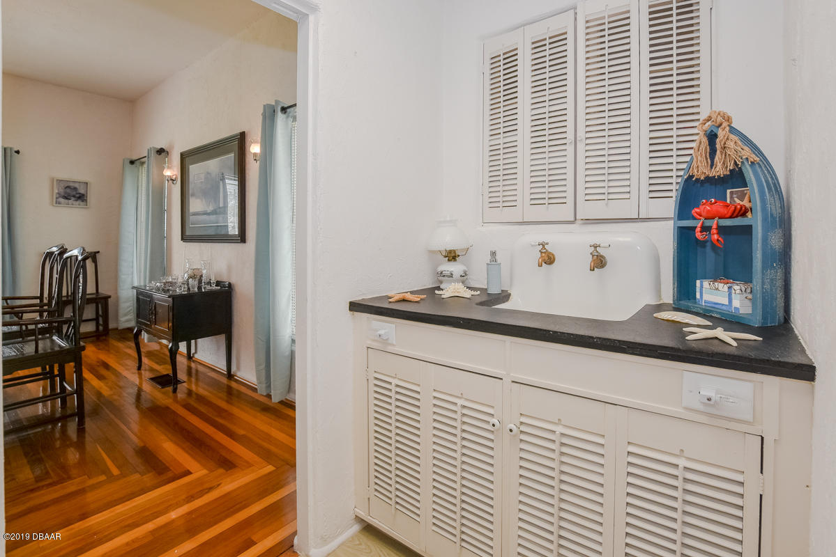 541 Riverside Drive Ormond Beach, FL 32176 - Photo 13 of 54 butlers pantry