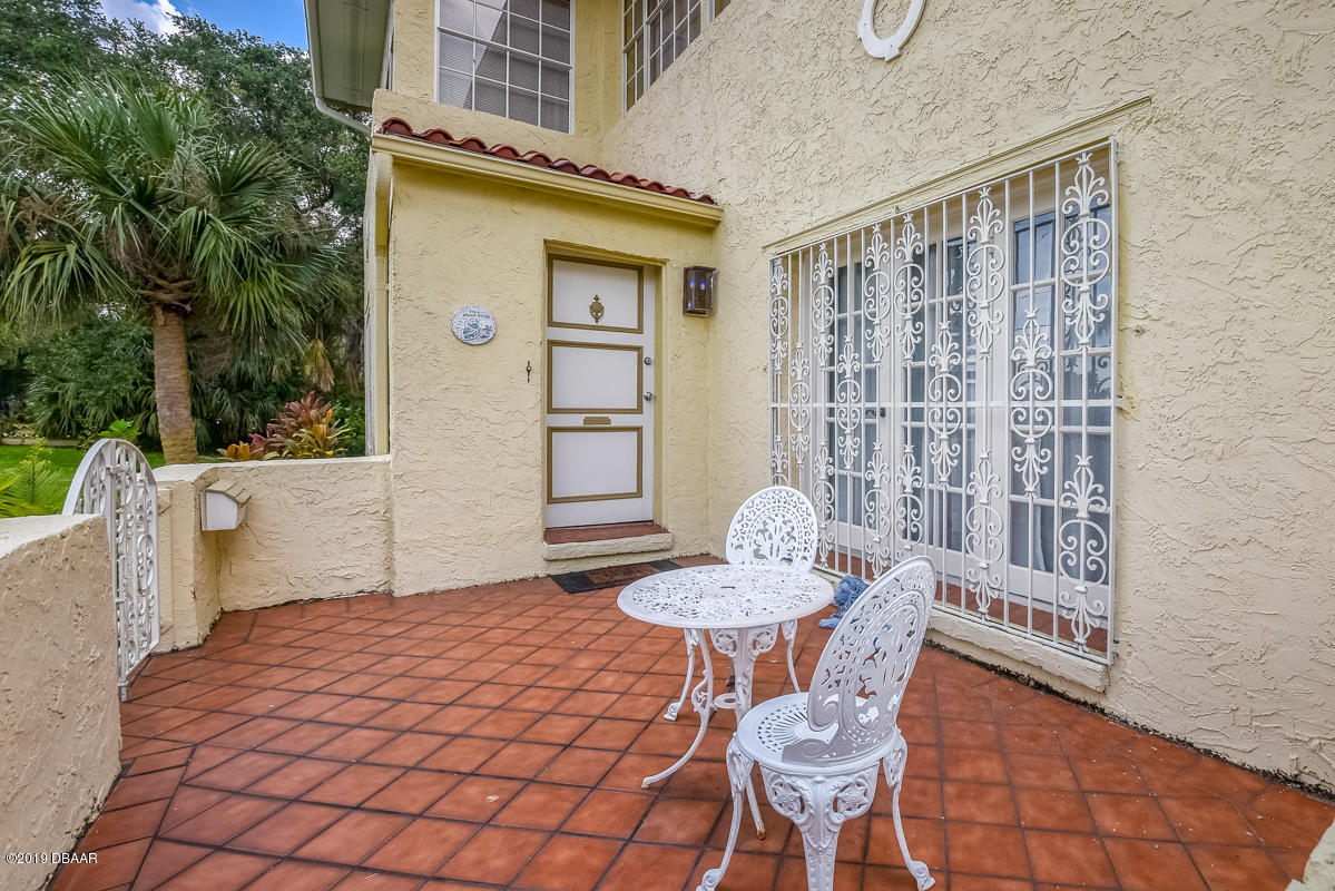 541 Riverside Drive Ormond Beach, FL 32176 - Photo 5 of 54 front patio