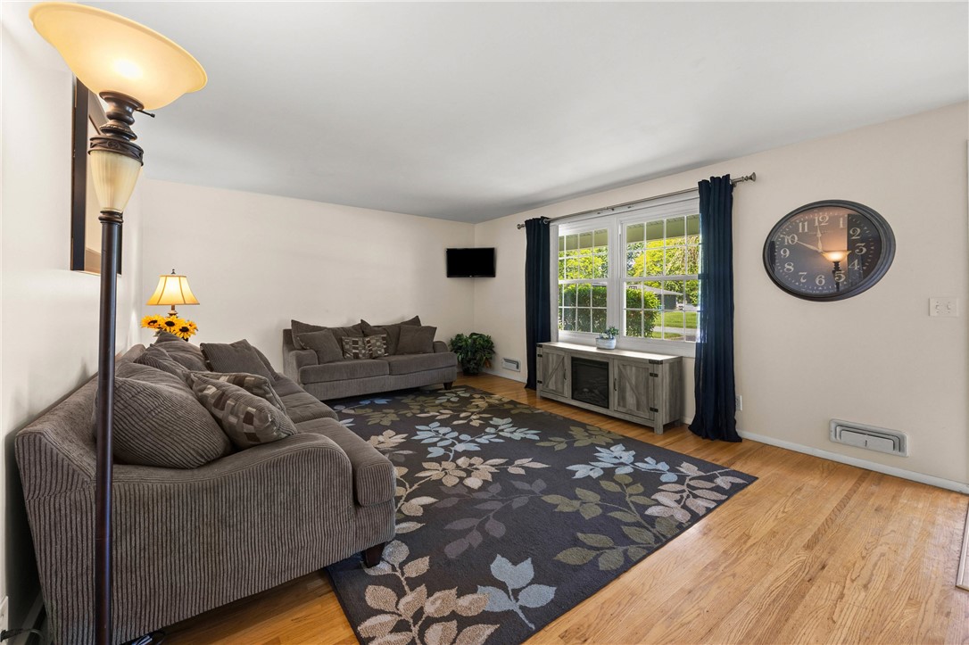 648 Meadowbriar Road Greece, NY 14616 - Photo 13 of 50