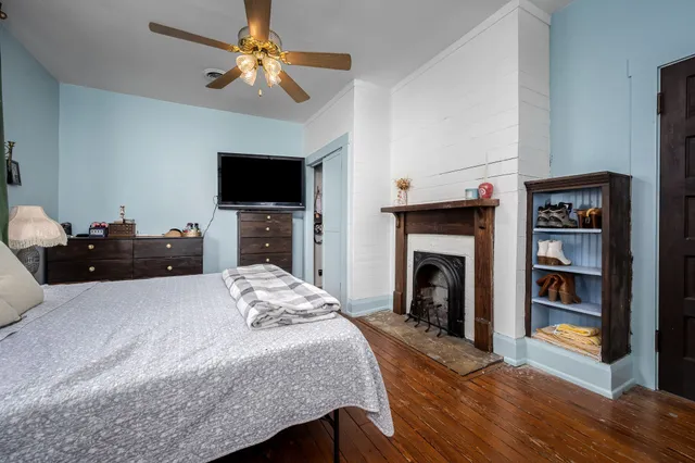 a view of a yard and front view of a house