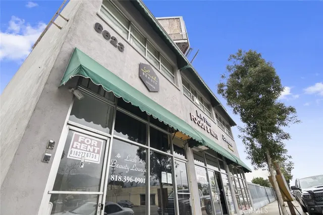 a view of a glass door with an empty room