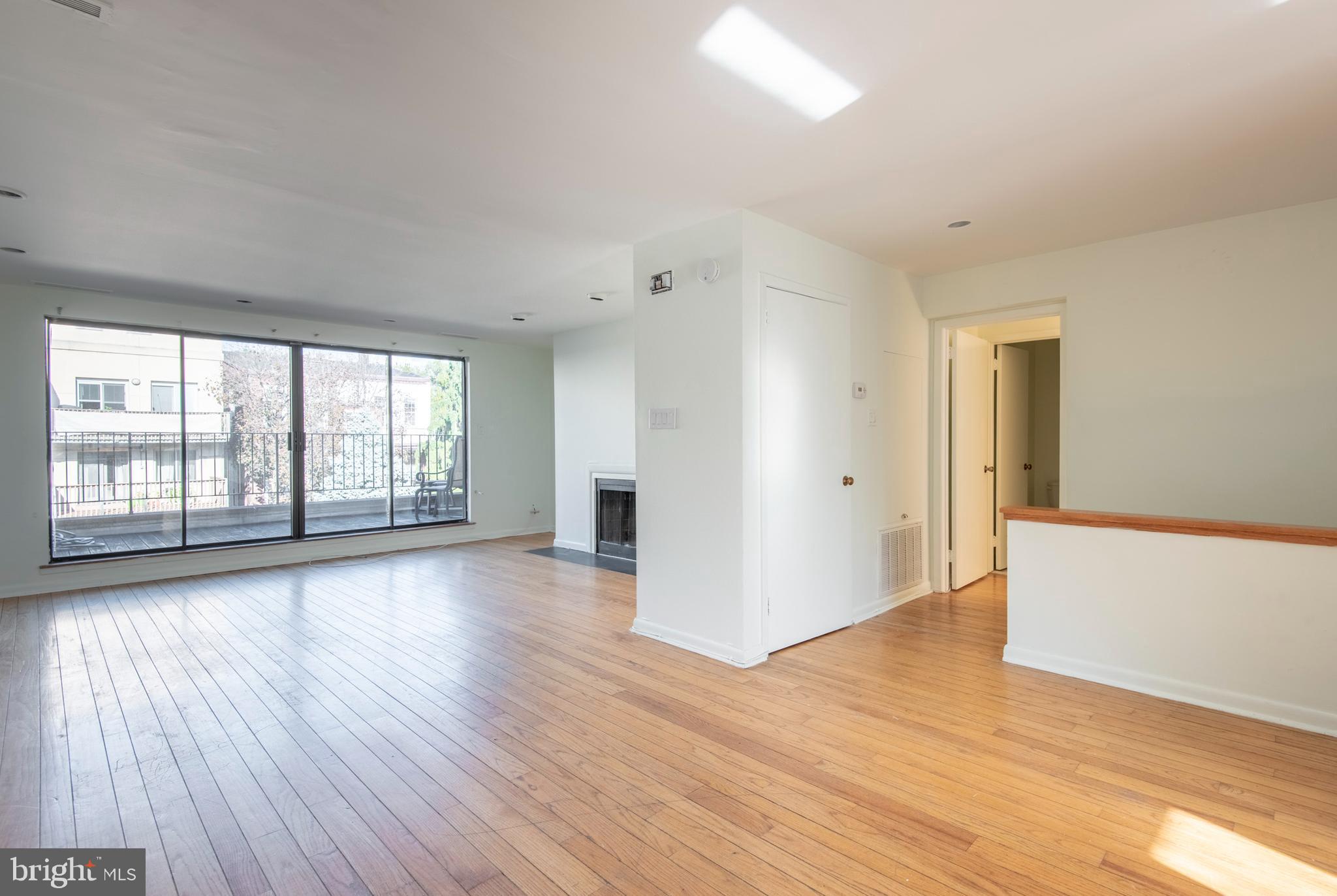 327 Monroe Street, Unit B Philadelphia, PA 19147 - Photo 4 of 24