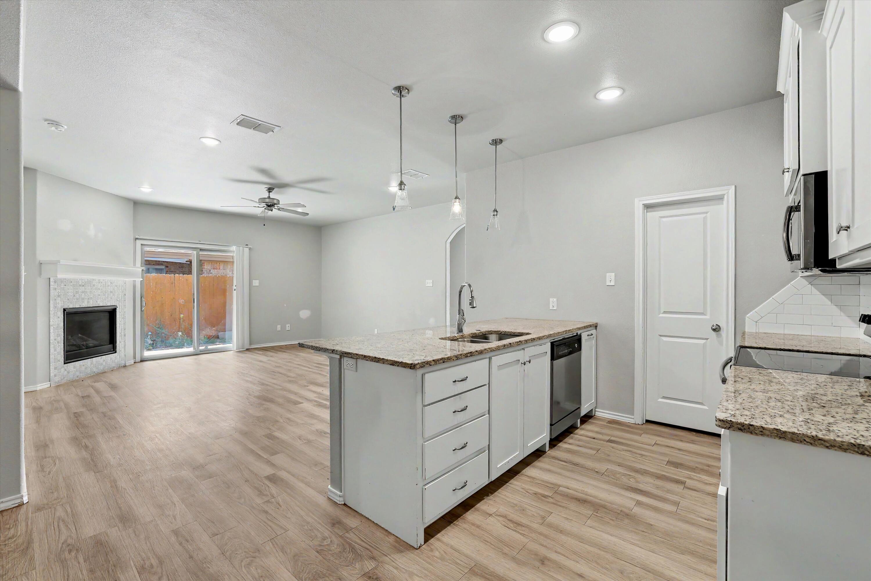 6906 67th Street Lubbock, TX 79424 - Photo 5 of 21 09-IMG_1289