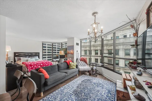 $1,950 | 405 North Wabash Avenue, Unit 1812, Chicago, IL 60611