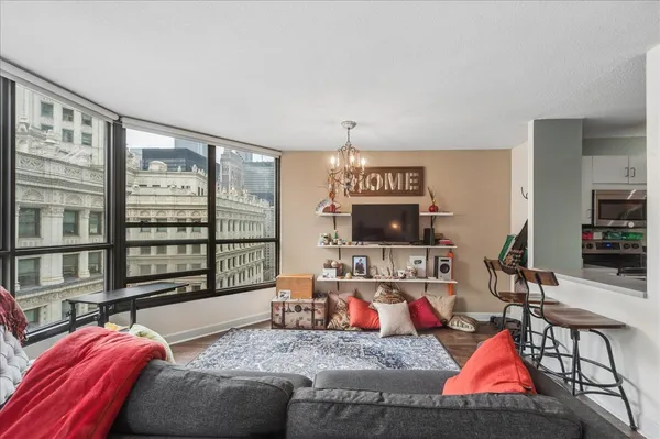 $1,950 | 405 North Wabash Avenue, Unit 1812, Chicago, IL 60611