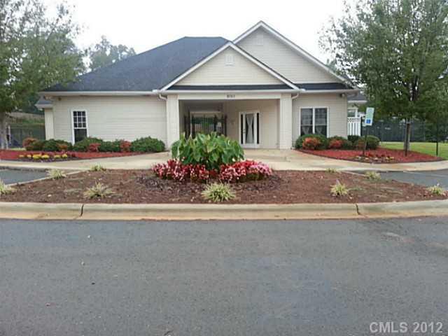 10546 Gold Pan Road Charlotte, NC 28215 - Photo 16 of 16 front view of a house and a yard