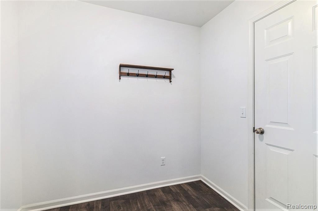 478 North Wixom Road Wixom, MI 48393 - Photo 20 of 26